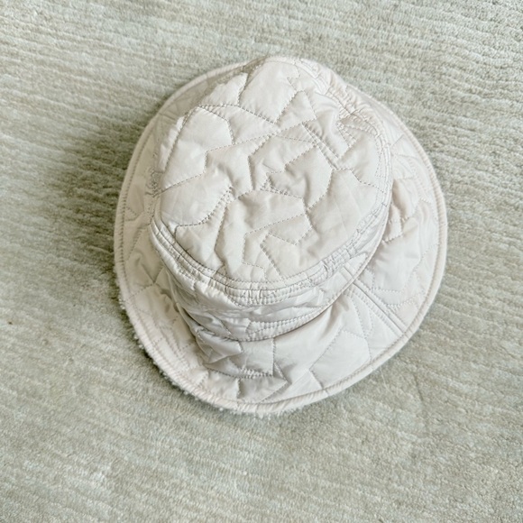Rag & Bone Reversible Beige Sherpa and Quilted Nylon Addison Bucket Hat - Picture 12 of 13